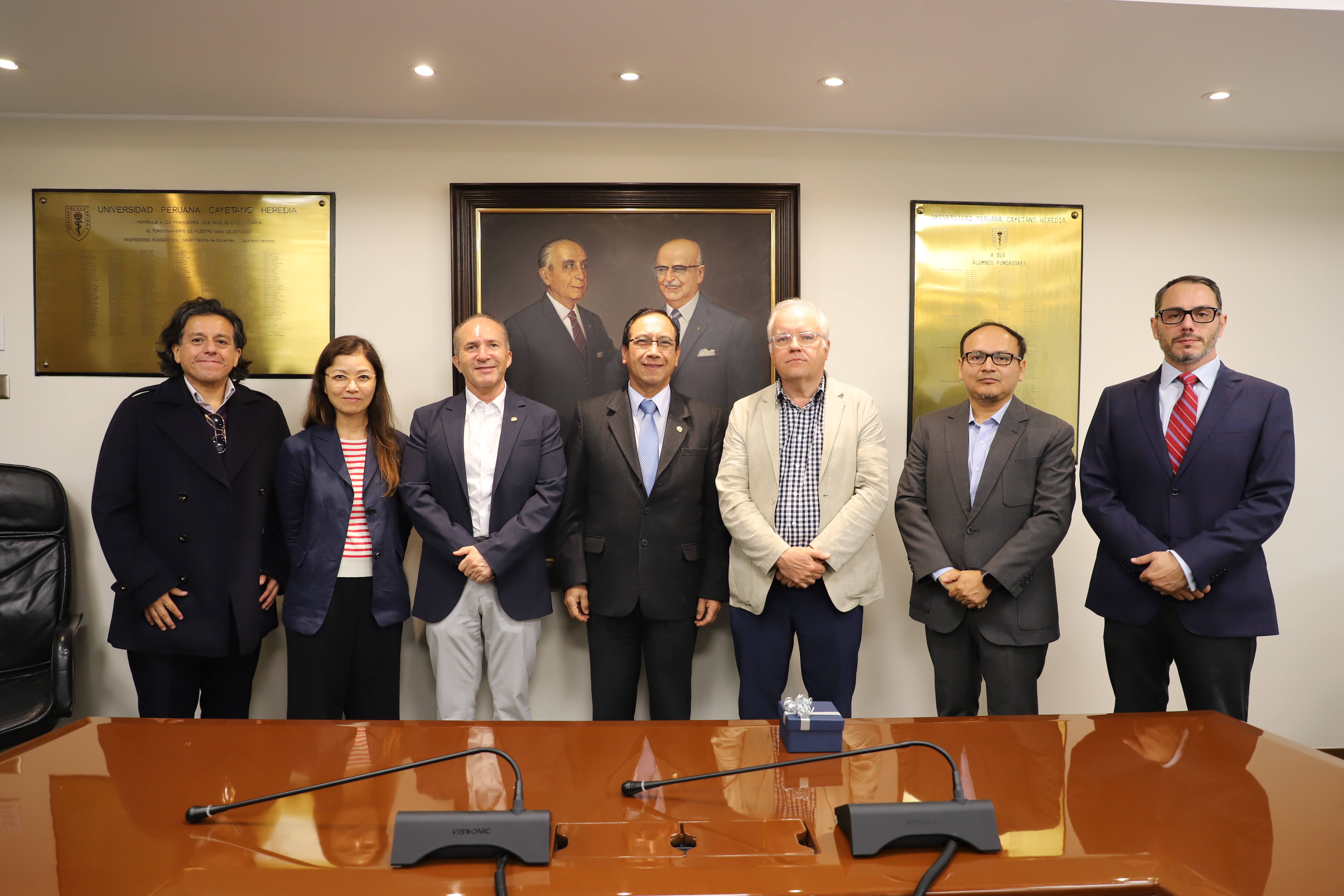 El Dr. Peter Mombaerts, destacado investigador alemán, visitó Cayetano Heredia e impartió charla magistral sobre el Covid-19