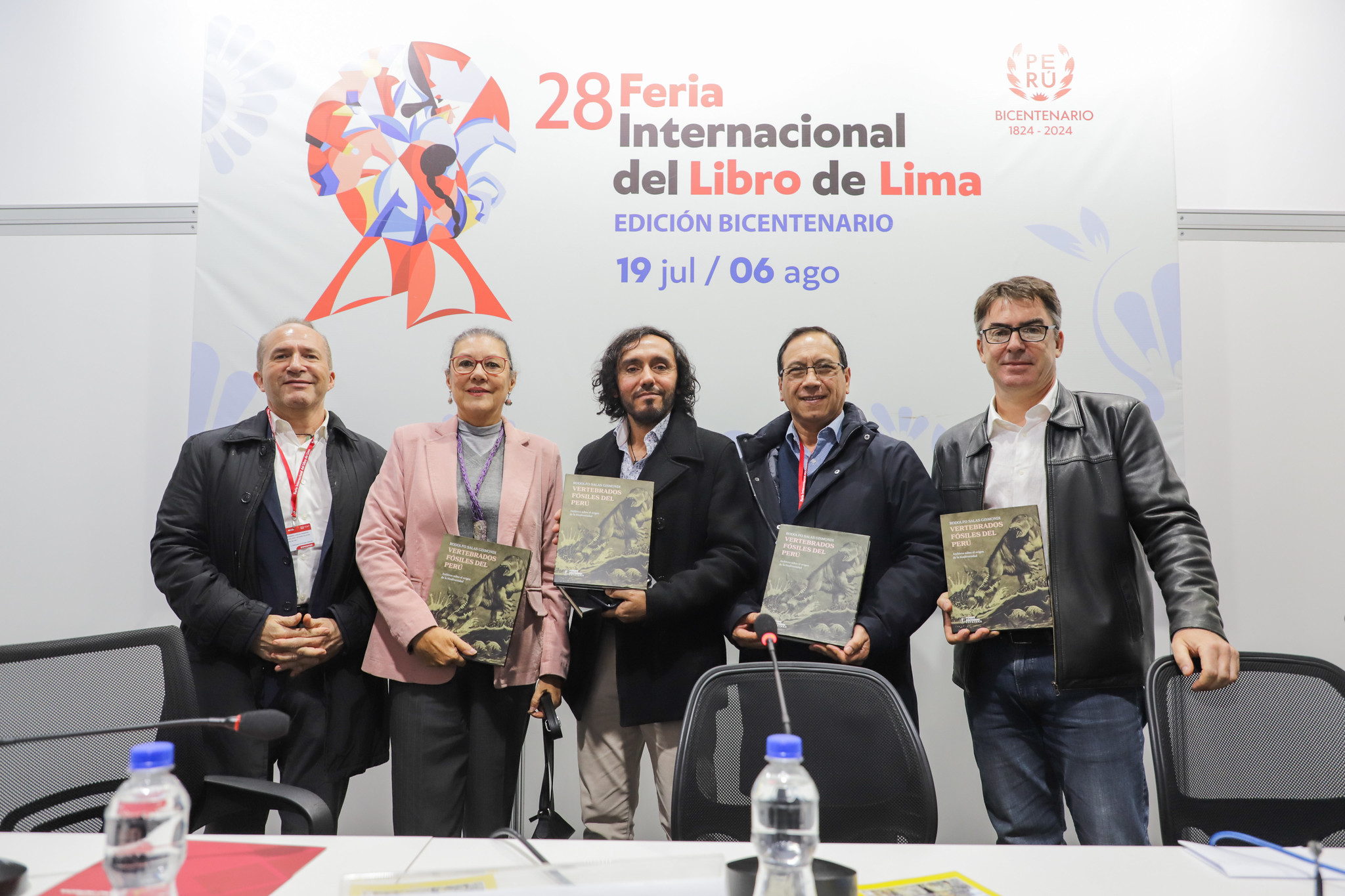 Exitosa presentación del libro «Vertebrados fósiles del Perú: archivos sobre el origen de la biodiversidad» del Dr. Rodolfo Salas-Gismondi