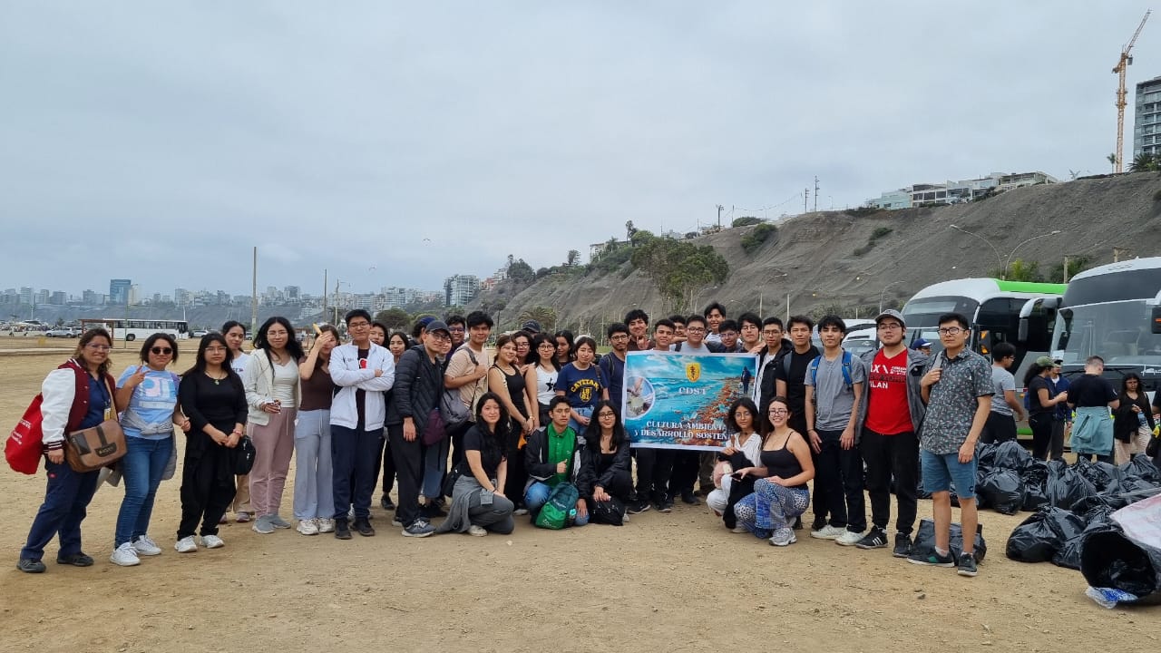 Comprometidos con el planeta: Estudiantes heredianos cumplieron jornada de limpieza en playa Agua Dulce