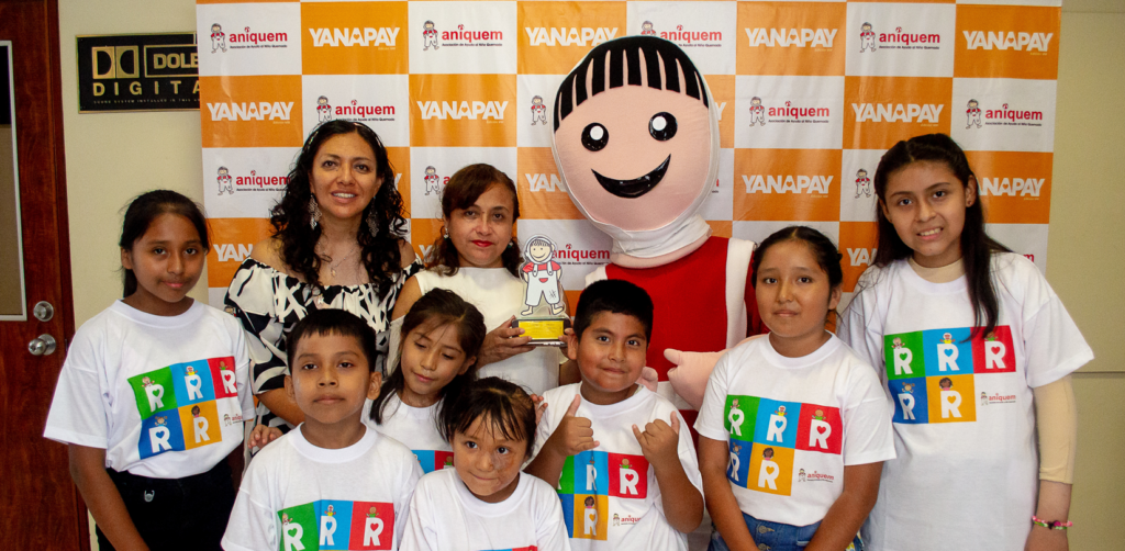 Cayetano Heredia recibe Premio Yanapay por participar activamente del programa “Reciclar para ayudar”