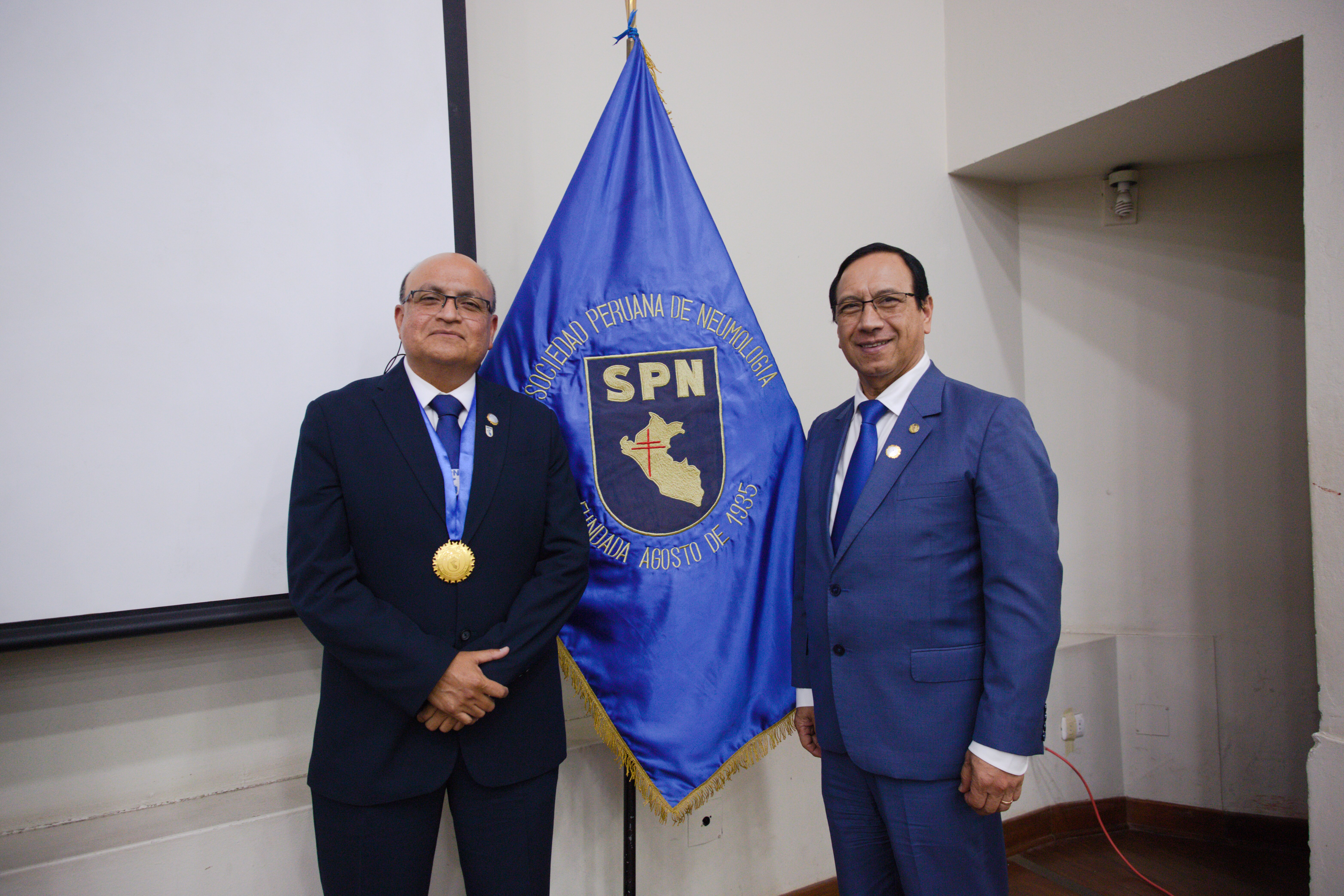 El Dr. José Cabrera asume el liderazgo de la Sociedad Peruana de Neumología