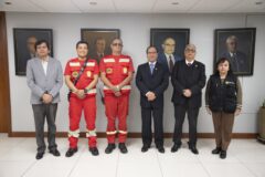 Responsabilidad social en acción: Cayetano Heredia dona computadoras a bomberos de SMP