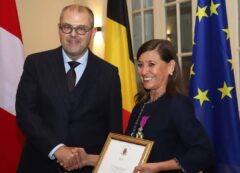 Dra. Theresa Ochoa recibe la distinción Chevalier de l’Ordre de Léopold de parte del Reino de Bélgica