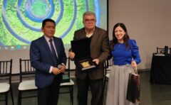 Homenaje al Dr. Jaime Villena por su brillante trayectoria en la endocrinología peruana