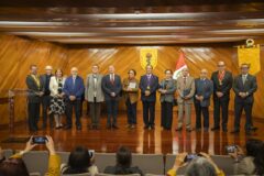 Docentes fundadores reciben reconocimiento en los 50 años de la Facultad de Psicología