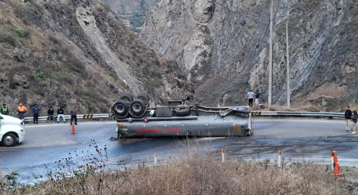 Derrame de petróleo en el río Rímac: Dr. Raúl Loayza-Muro advierte sobre sus riesgos para la salud y el ambiente