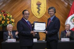 Cayetano Heredia distinguió al Dr. Simon Kung con el título de profesor extraordinario honorario