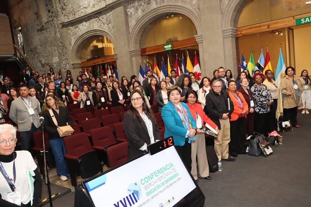La Dra. Yesenia Musayón recibe el Premio ALADEFE a la Trayectoria Académica “Susana Espino” 2025