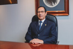 Infobae | Dr. Enrique Castañeda: «El Perú necesita más y mejor educación superior, no atajos que devalúan los grados académicos»