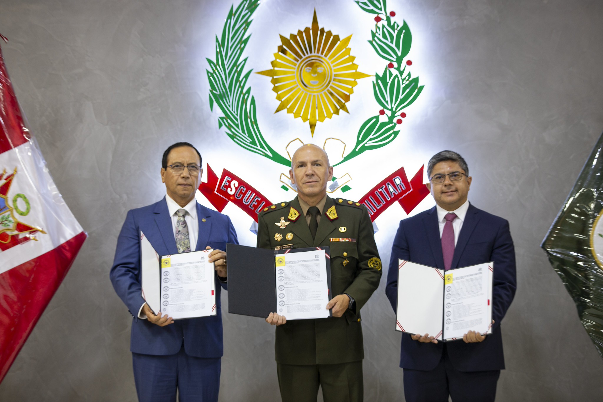 Cayetano Heredia firma convenio con la Escuela Militar de Chorrillos para fortalecer la atenci&oacute;n integral de salud