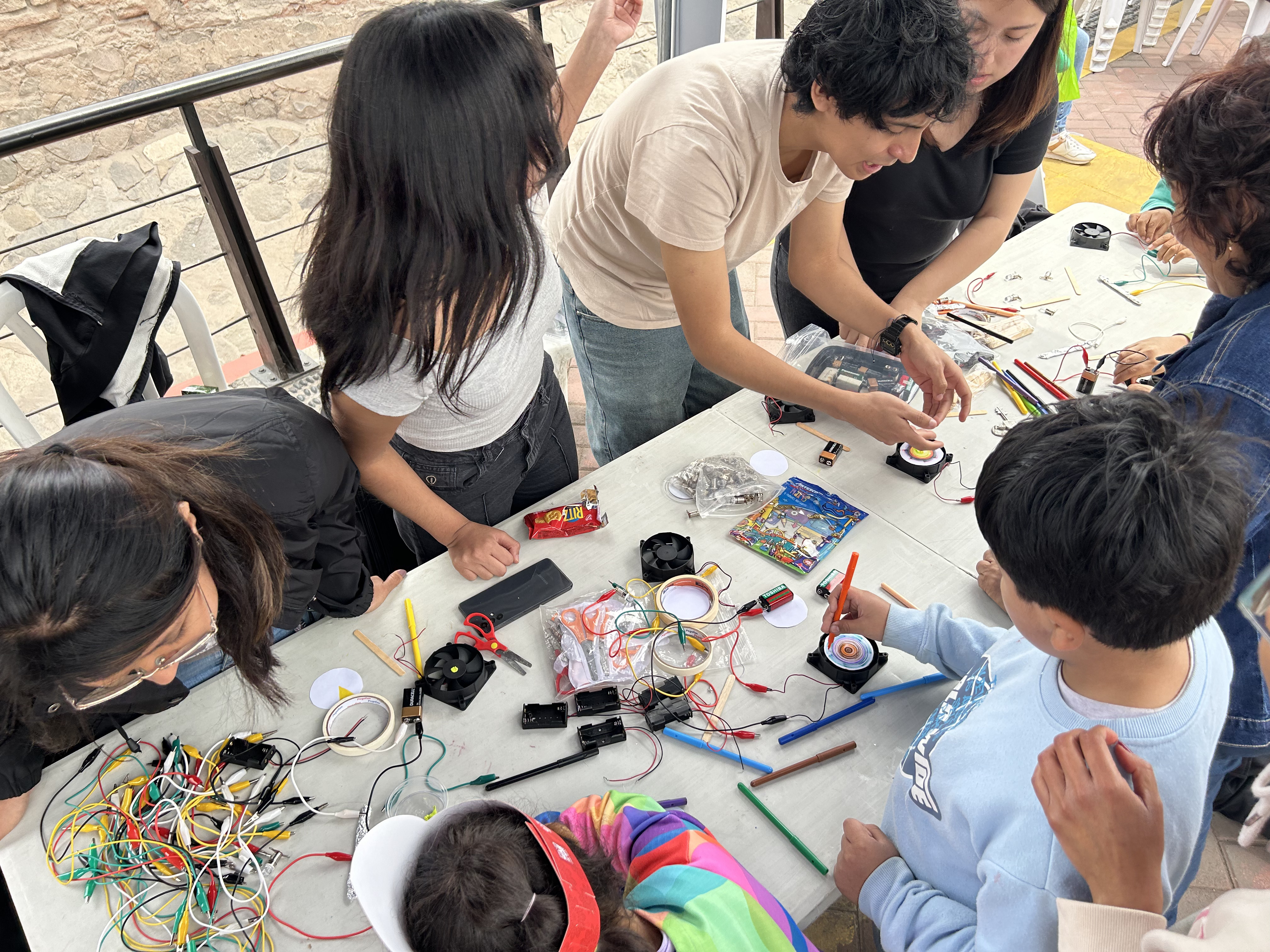 Inician los cursos Divi&eacute;rtete y Aprende: despierta la curiosidad cient&iacute;fica de tus hijos mientras se divierten y crean