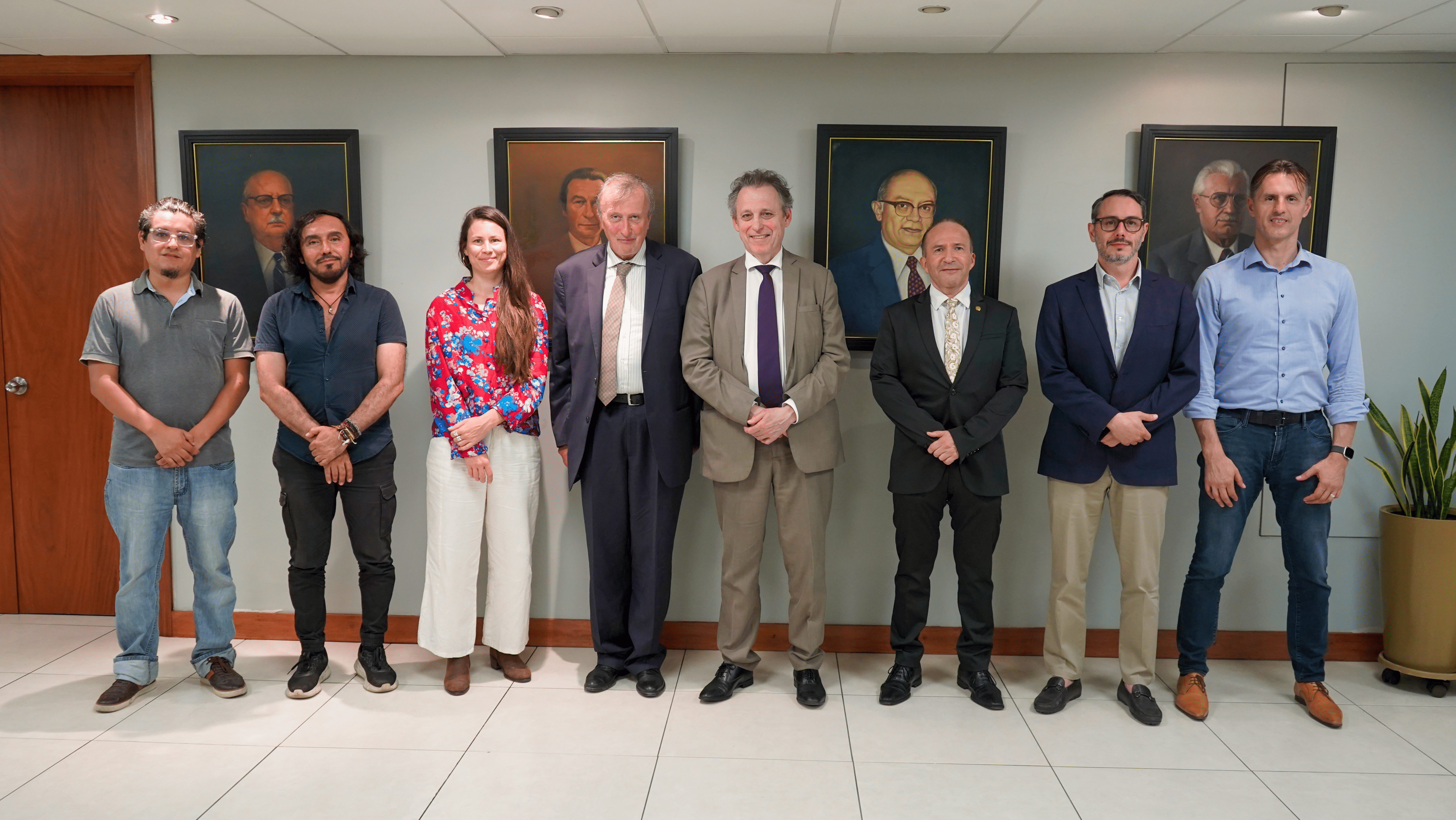 Cayetano Heredia recibe visita del CNRS para fortalecer oportunidades de cooperaci&oacute;n cient&iacute;fica internacional