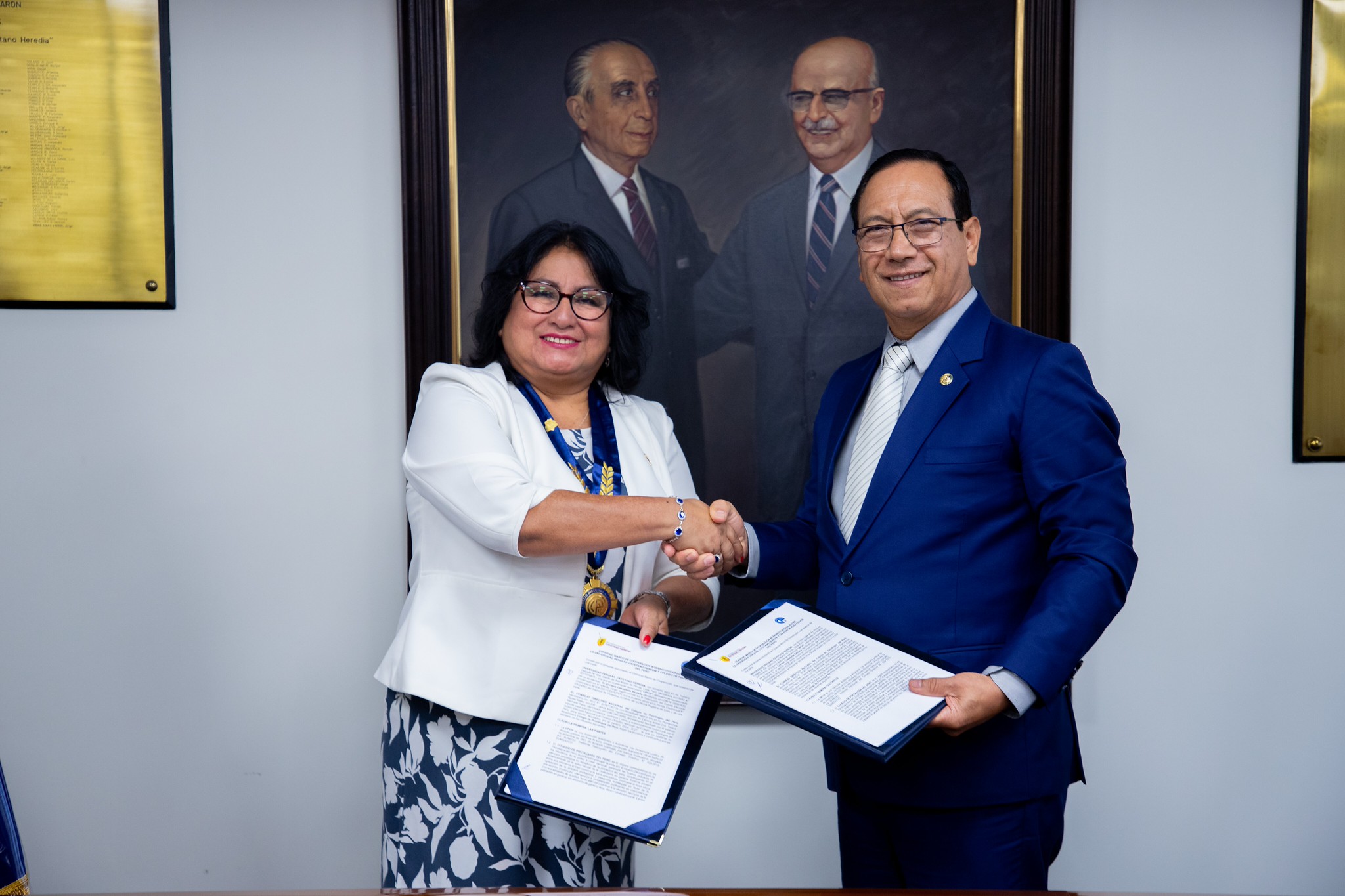 Cayetano Heredia y el Colegio de Psicólogos del Perú firman convenio para fortalecer la salud mental