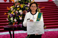 Dra. Gina Tambini recibe la Orden de San Carlos por sus aportes a la salud pública de Colombia