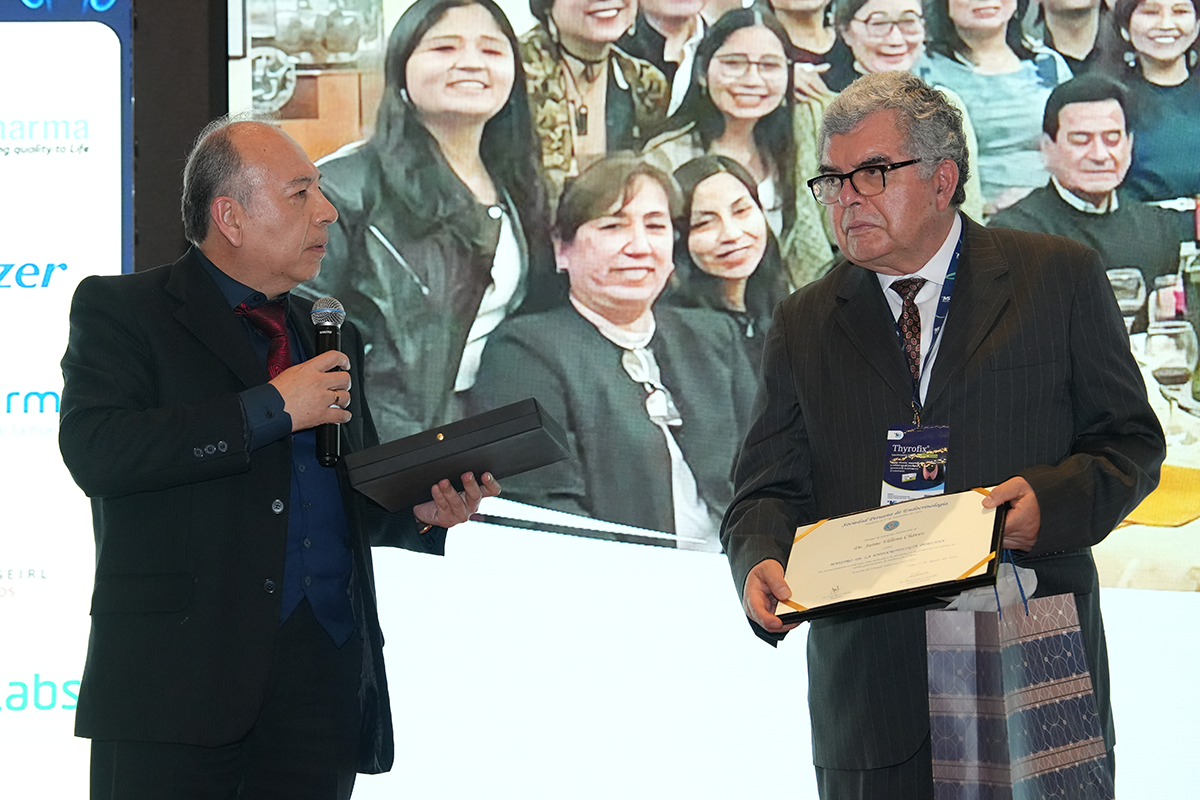 Dr. Jaime Villena Chávez es distinguido como Maestro de la Endocrinología Peruana