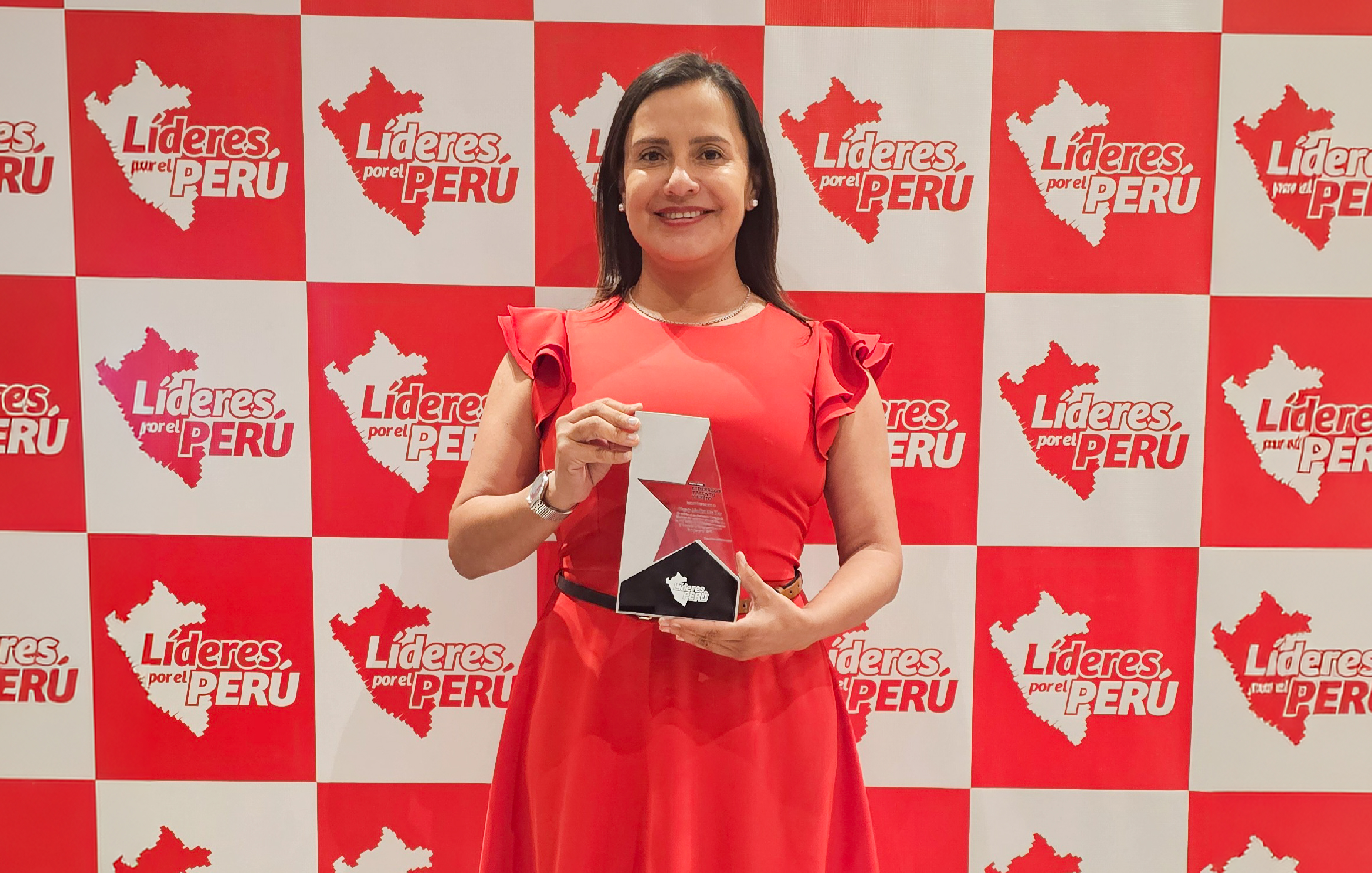 Inspira Mujer 2026 distingue el trabajo de la Dra. Magaly Blas en salud pública