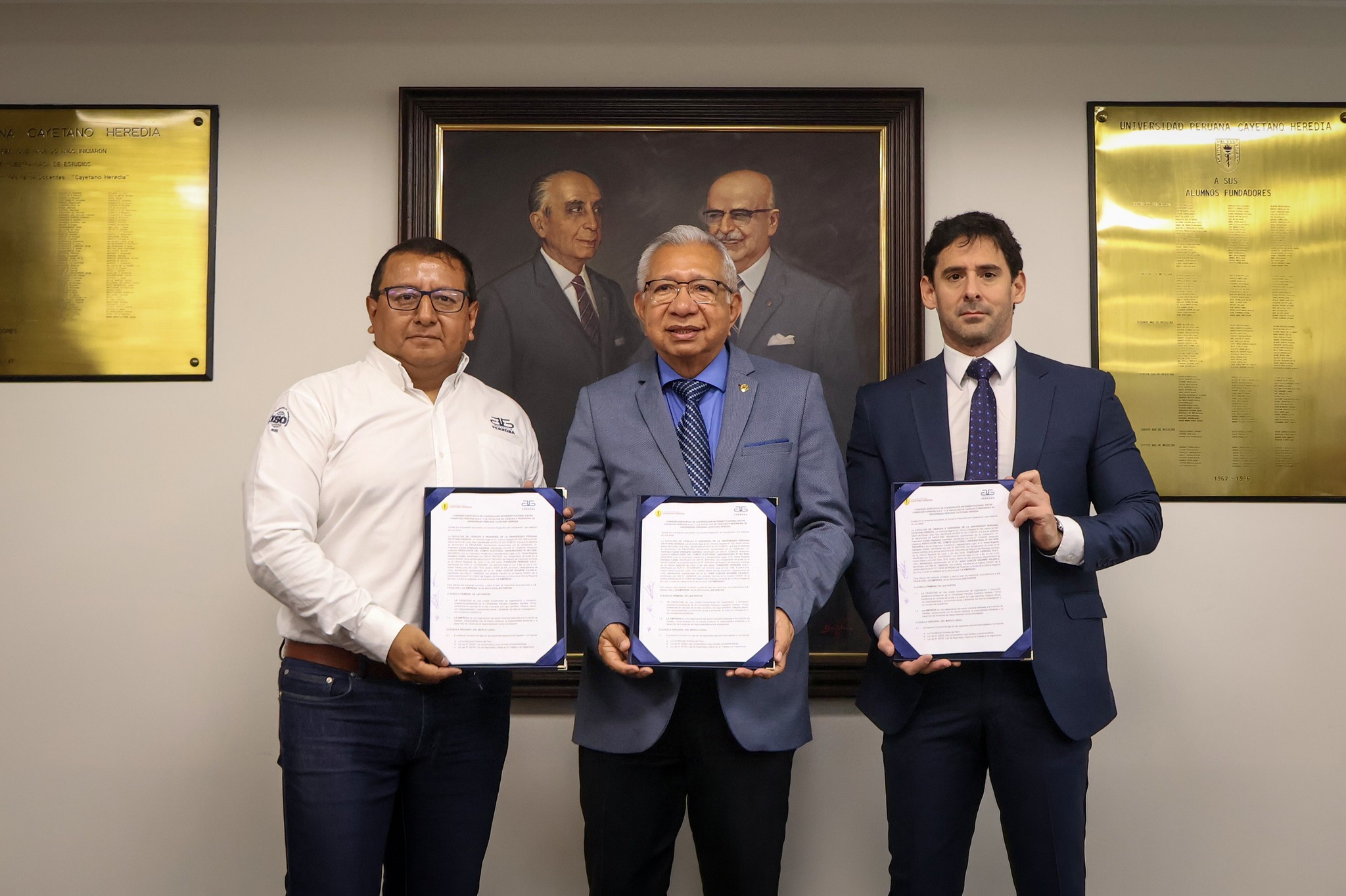 Cayetano Heredia y Fundici&oacute;n Ferrosa suscriben convenio para fortalecer formaci&oacute;n de los estudiantes.